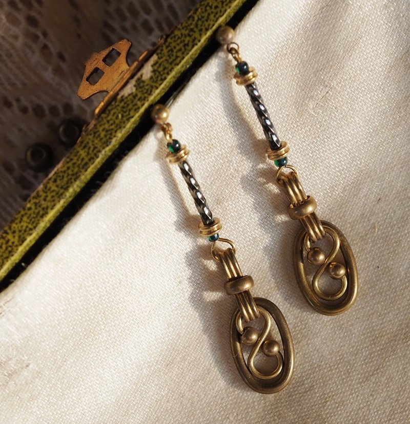 S形古典 光泽黄铜圈耳环 - 耳环/耳夹 - 其他金属 金色