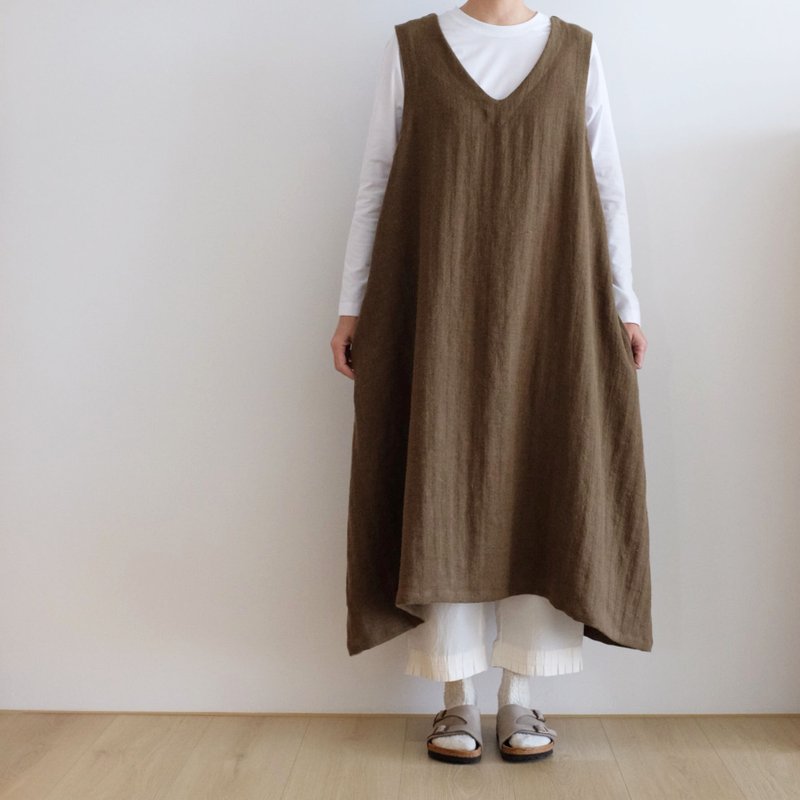 日常手作服 暖棕绿 v 领背心伞洋装 人字纹苎麻羊毛 - 洋装/连衣裙 - 棉．麻 多色