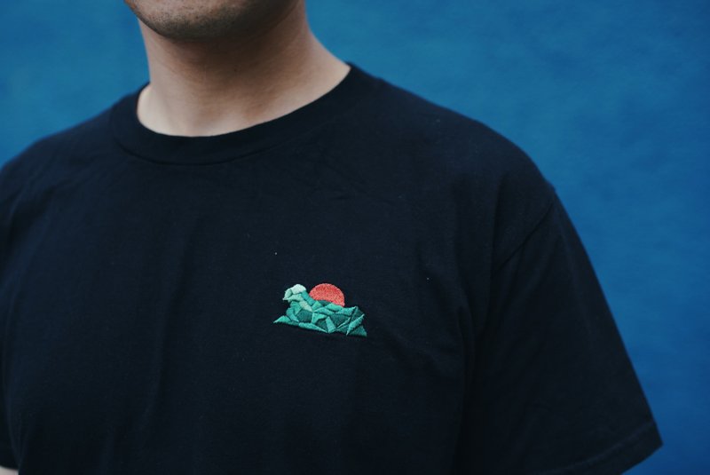 赤玉  塞拉利昂设计刺绣 Tee - 中性连帽卫衣/T 恤 - 棉．麻 卡其色