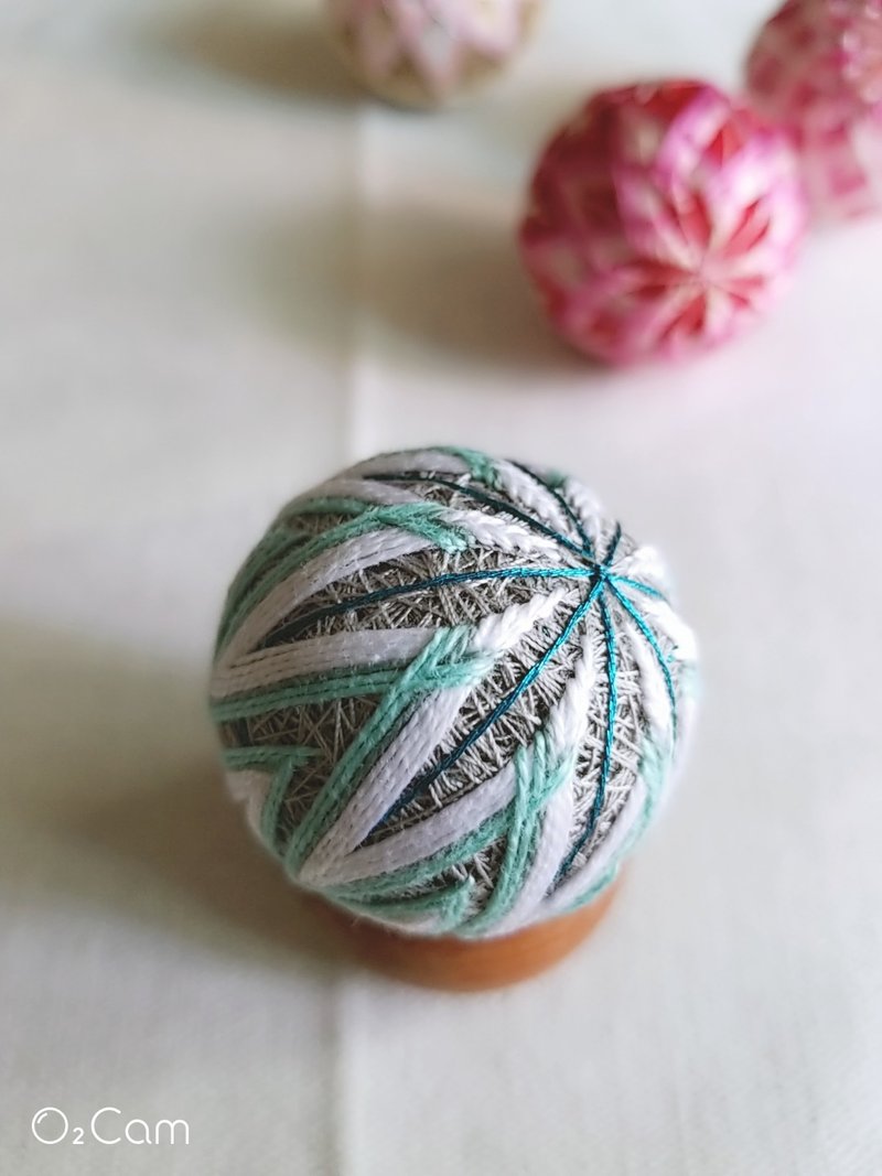 彩线日和 小鞠球饰物锁匙扣挂饰 - 淡然 (全人手) S Size - 吊饰 - 绣线 灰色