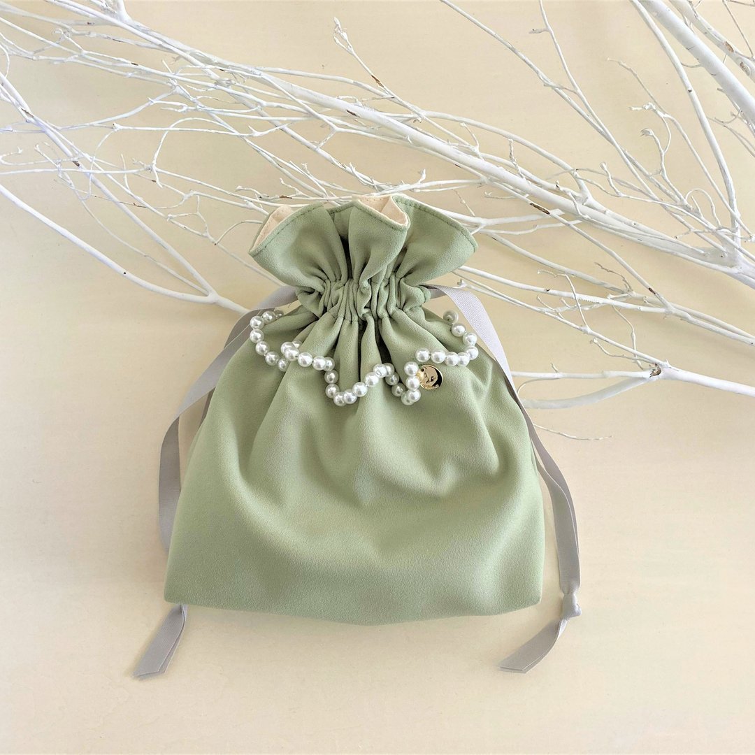 Back Satin Amundsen Scara Pearl Drawstring Pouch Leaf Green - 化妆包/杂物包 - 棉 绿色