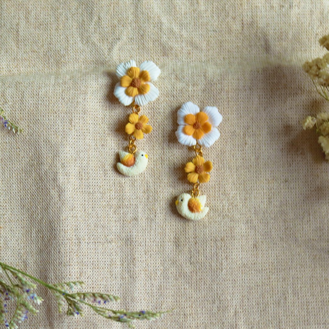 【鸟鸟花花】铭花花黄 小鸟软陶耳环/耳夹 (单边贩售) - 耳环/耳夹 - 粘土 黄色