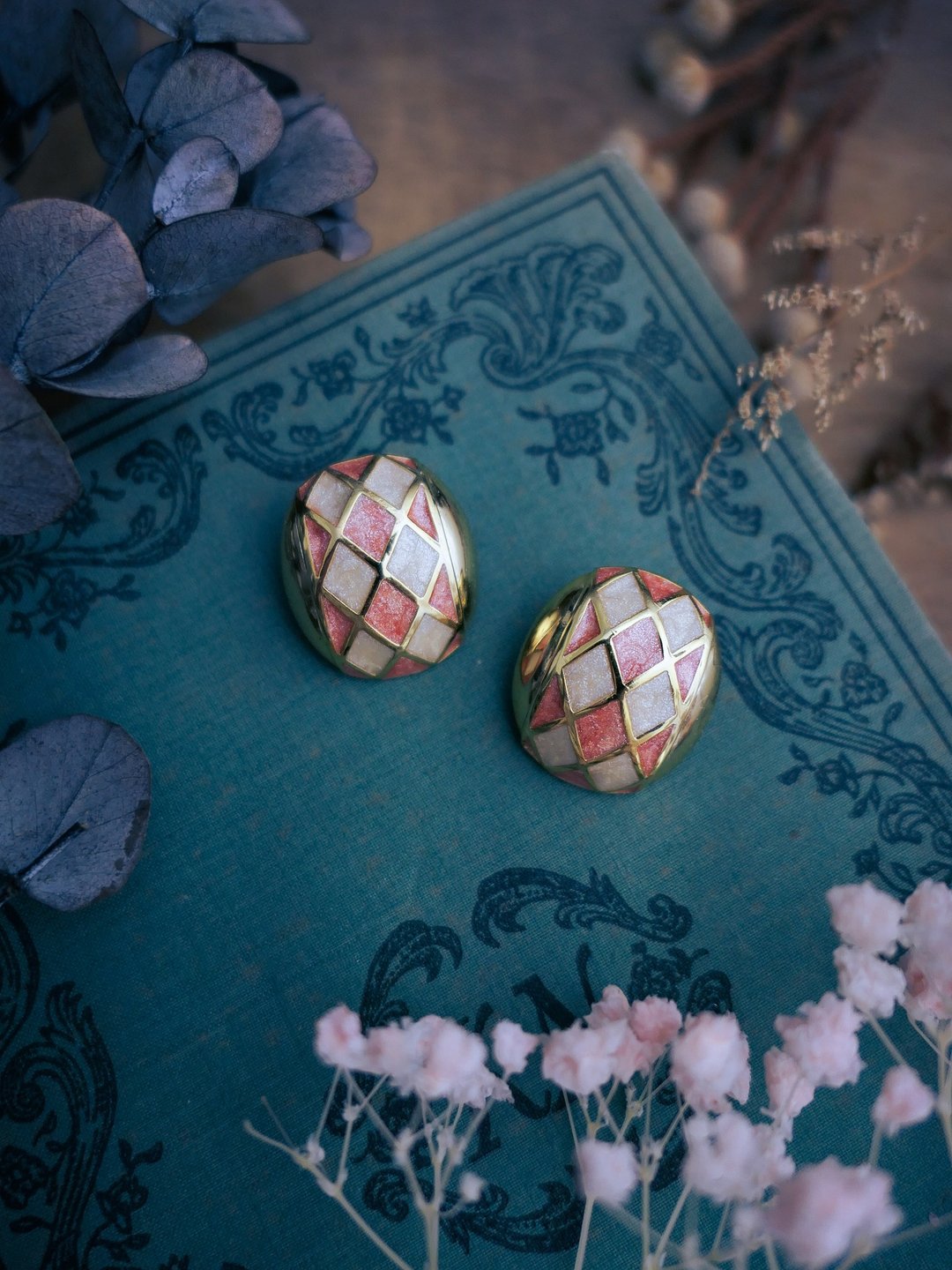 ORENA 贝壳色棋盘珐琅耳环－法国古董首饰 Vintage Jewelry - 耳环/耳夹 - 珐琅 