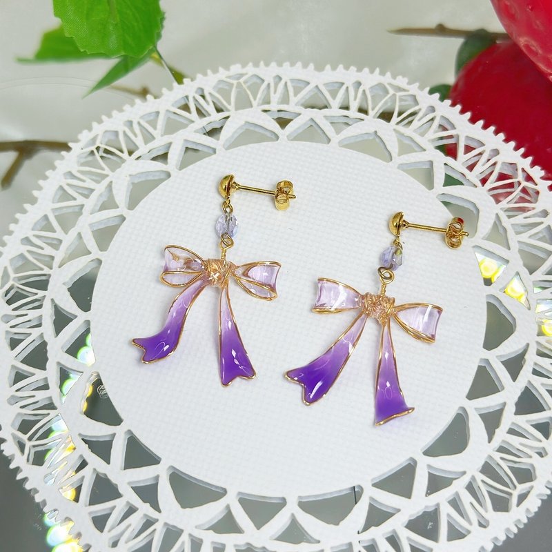 渐变紫色蝴蝶结耳环 推し活ピアス 防敏感耳环 - 耳环/耳夹 - 树脂 紫色