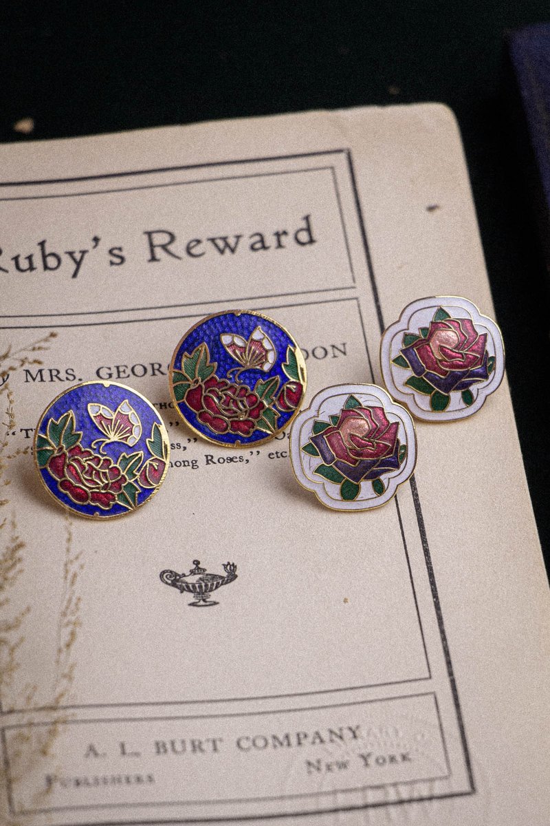 美国古董 景泰蓝 铜胎珐琅工艺 宝蓝花蝶与白底红紫玫瑰耳针 耳环 - 耳环/耳夹 - 珐琅 多色