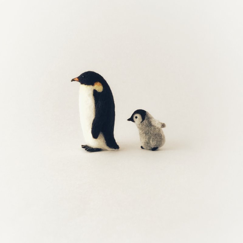 Parent-child brooch of emperor penguin - 胸针 - 羊毛 