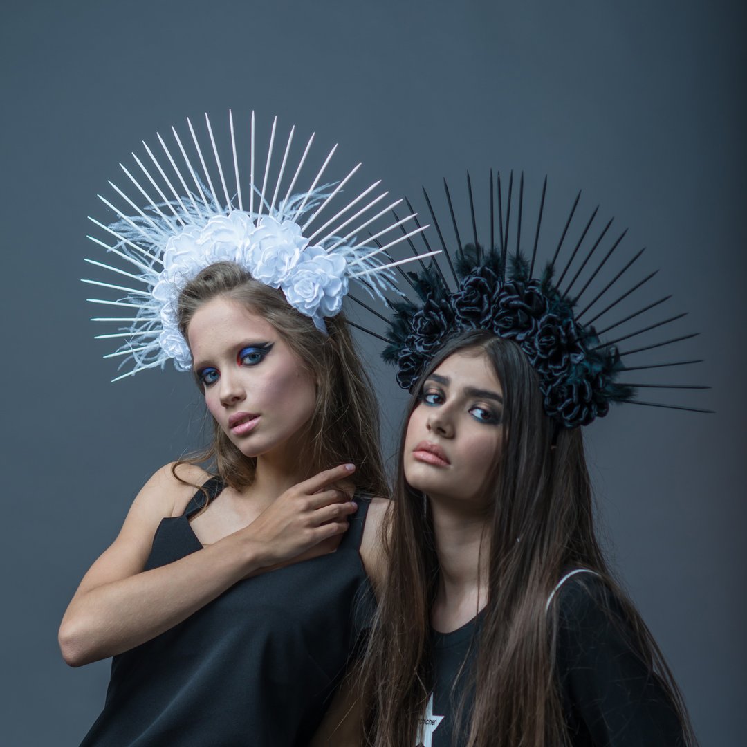 Gothic halo crown White flower Dark goddess headpiece Black wedding bridal tiara - 发饰 - 其他材质 白色