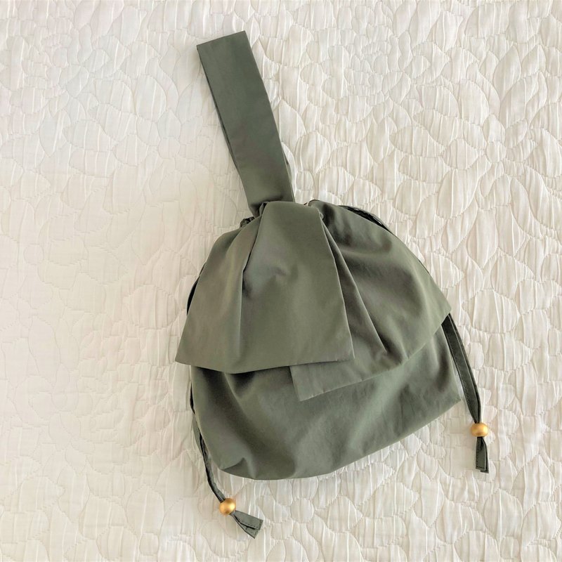 Water repellent taffeta big ribbon one handle drawstring mini bag olive green - 手提包/手提袋 - 其他材质 绿色
