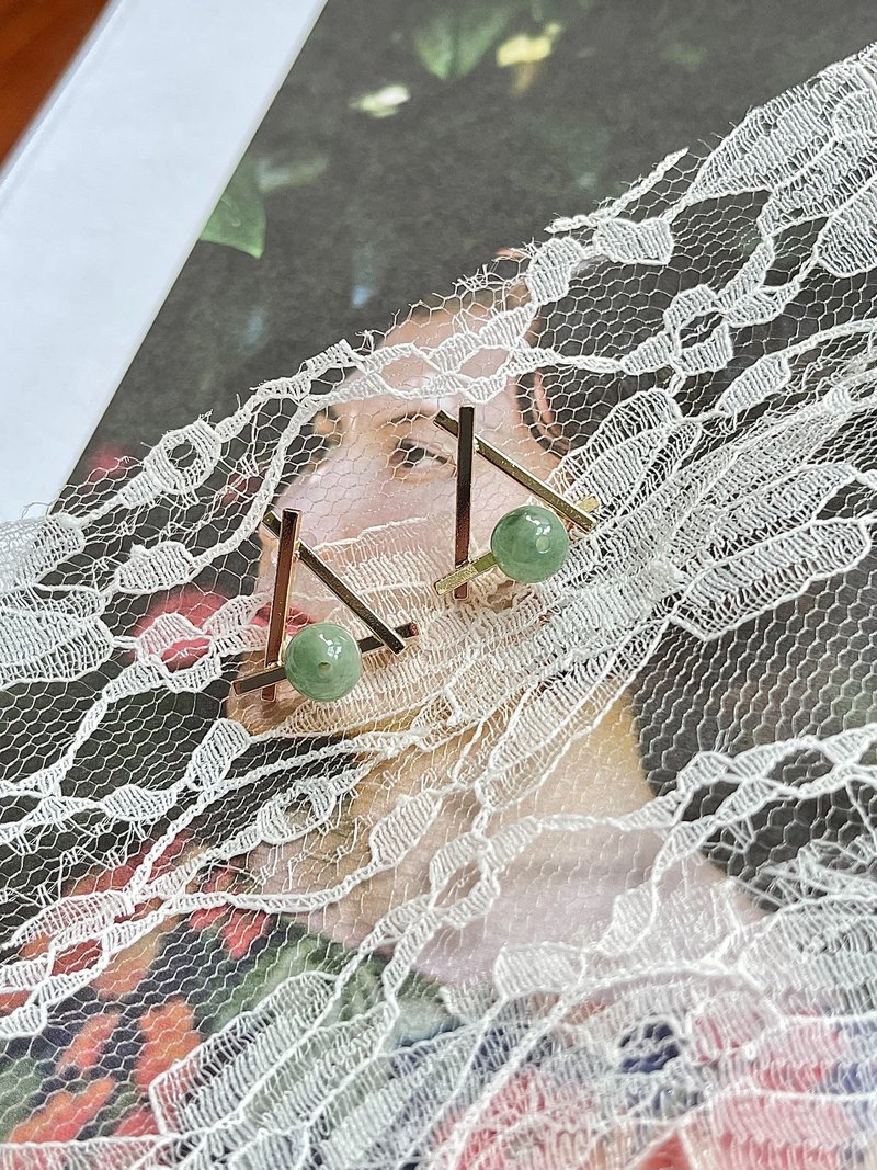 售天然缅甸翡翠-冰胶感圆玉翡翠14k包金耳环 礼物 天然石 定制化 - 耳环/耳夹 - 玉石 金色