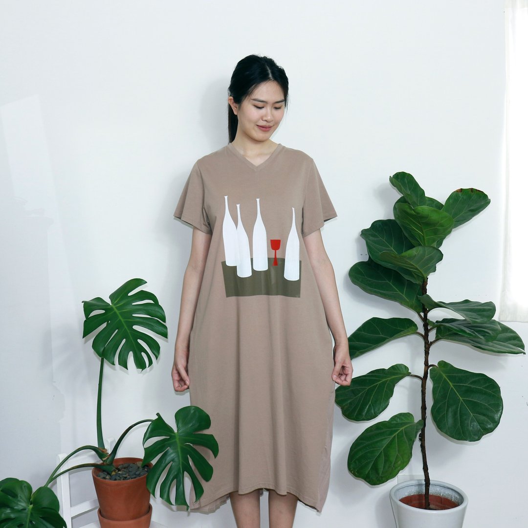 Cognoscenti 奶茶 后百褶 洋装  绢印/手作/台湾设计师/瓶器 - 女装针织衫/毛衣 - 其他人造纤维 卡其色