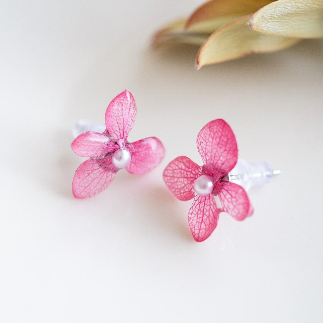 hydrangea earrings - 耳环/耳夹 - 树脂 粉红色