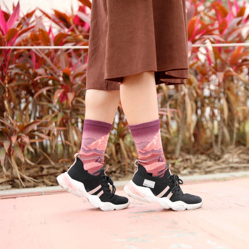 【小创袜】百岳之美- 南湖大山/台湾百岳山系 登山袜 运动 中筒袜 - 袜子 - 环保材料 紫色