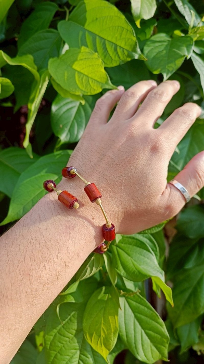 红壳红榴石的竹编手镯 - Khrang Gomen Bracelet - 手链/手环 - 竹 红色