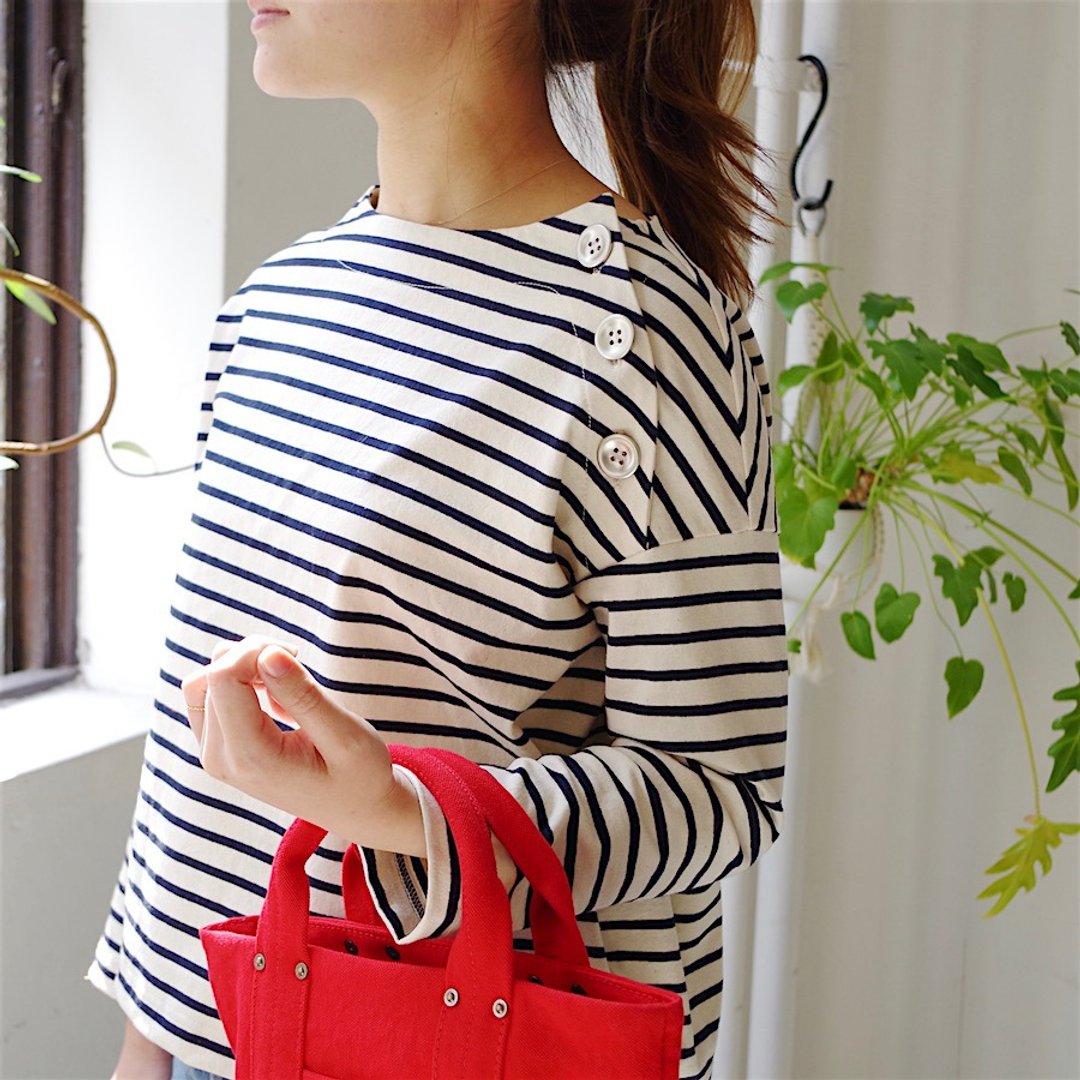 [Made in Japan] Shoulder Button Border Boat Neck Pullover-off white x navy - 女装上衣 - 棉 透明