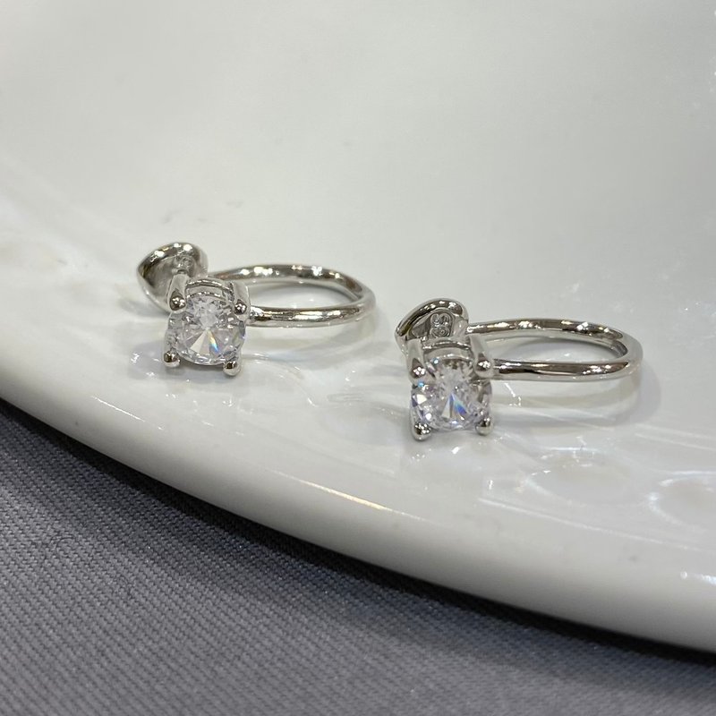 【SILVER925 moissanite】 4mm 人造钻石 moissanite 耳环  SILVER925E3 四月诞生石 - 耳环/耳夹 - 其他金属 银色