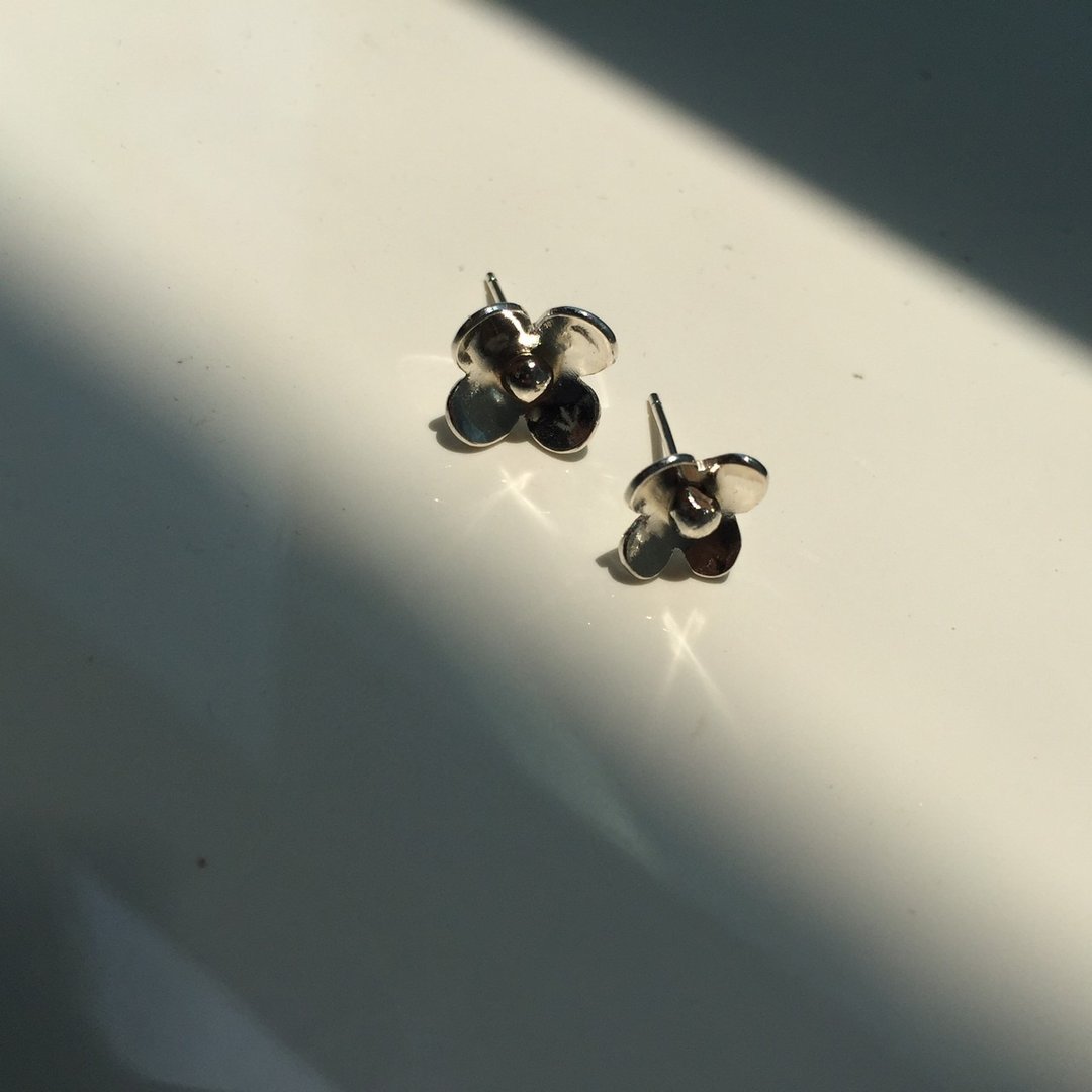 / 小草花c  /纯银耳环-925纯银耳针 / 夹式耳环 - 耳环/耳夹 - 纯银 银色