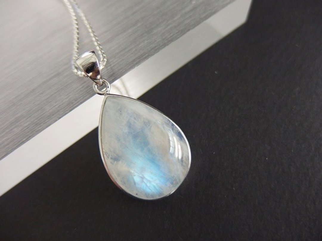 高级蓝光月光石纯银吊坠  Moonstone Silver Pendant - 项链 - 宝石 白色