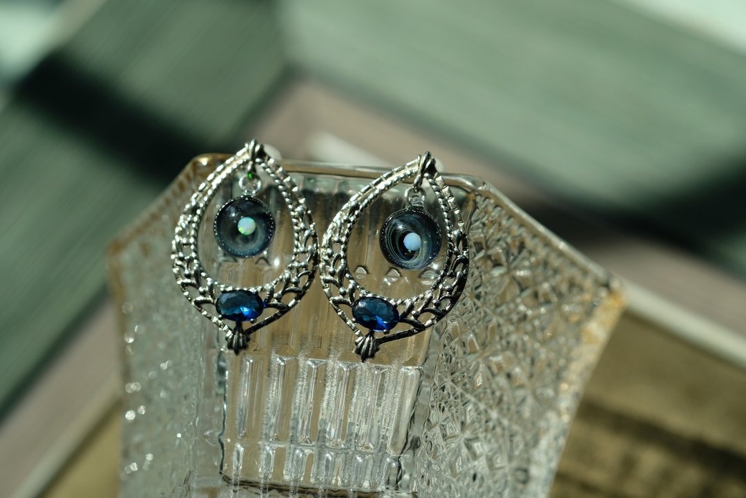 Vintage Galaxy (earrings)  复古宇宙 (耳环) 蓝 - 耳环/耳夹 - 玻璃 蓝色