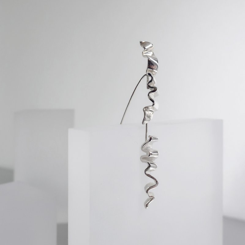 | SLOW MOTION | 纯银丝缎长耳环(单只) - 耳环/耳夹 - 纯银 银色