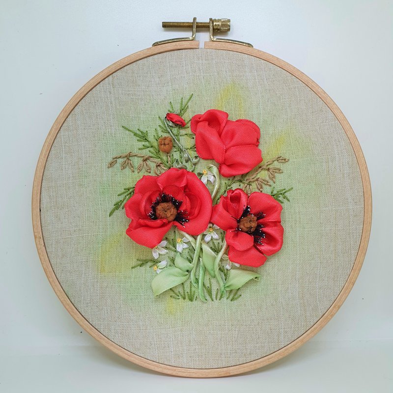 繡圖 罌粟 Embroidered picture red poppy, ribbon embroidery wall decor - 画框/相框 - 绣线 红色