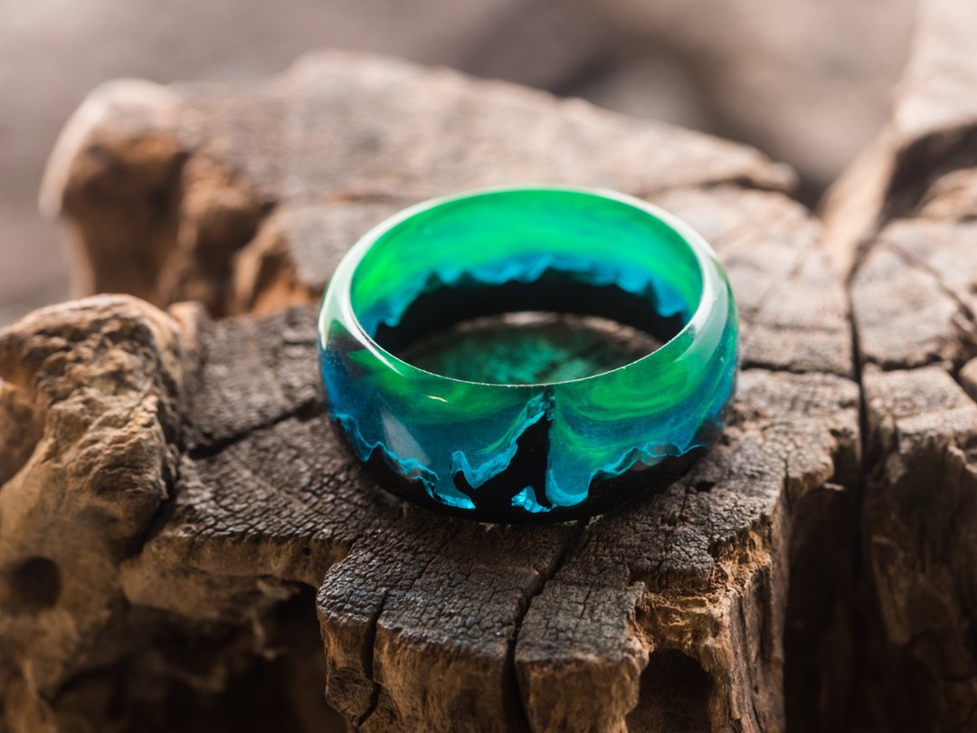 Wolf ring green resin wood Animal ring for men and women - 戒指 - 树脂 绿色