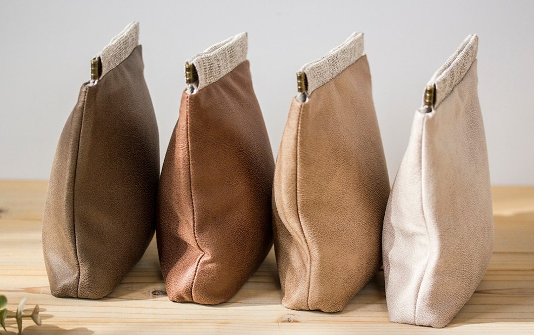 Charger case, Cosmetic pouch, Ditty bag, Make-up Case, Travel pouch / Vegan Suede - 化妆包/杂物包 - 棉 咖啡色