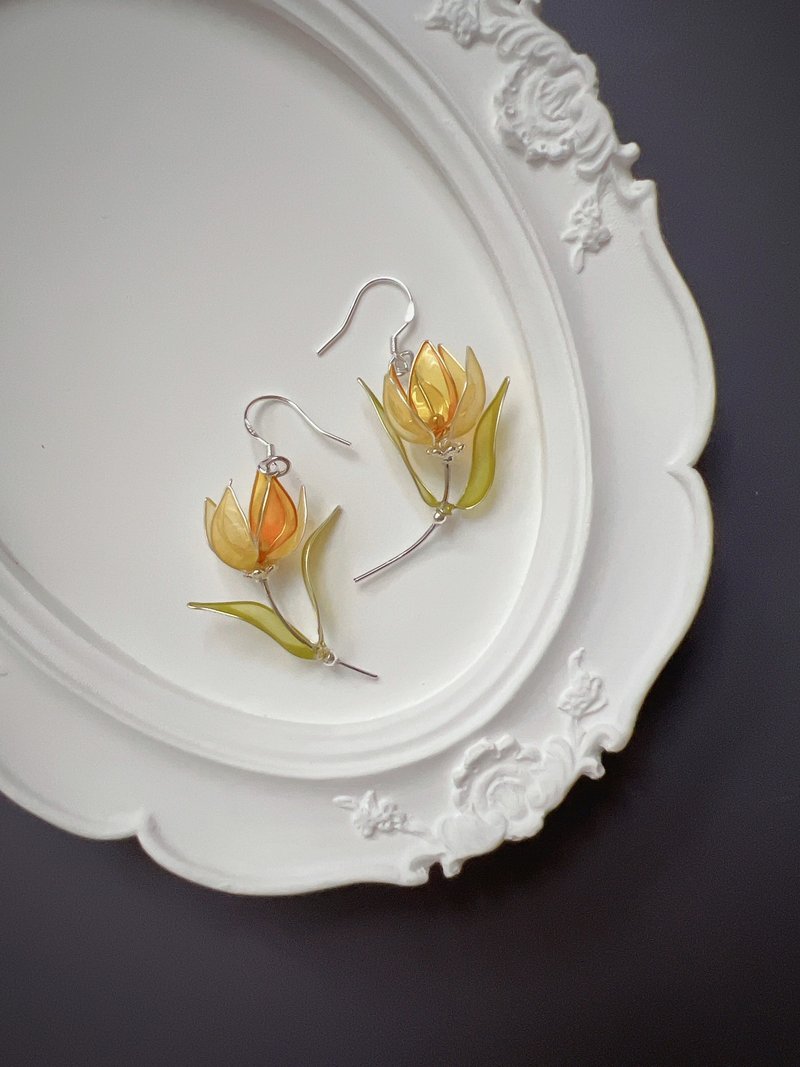 微光花絮 橘黄 小花朵树脂耳环 - 耳环/耳夹 - 树脂 黄色