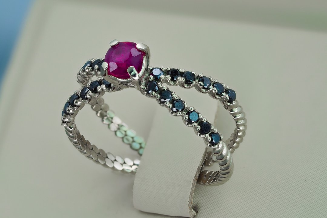14k gold ring with ruby and black spinel - 戒指 - 贵金属 金色