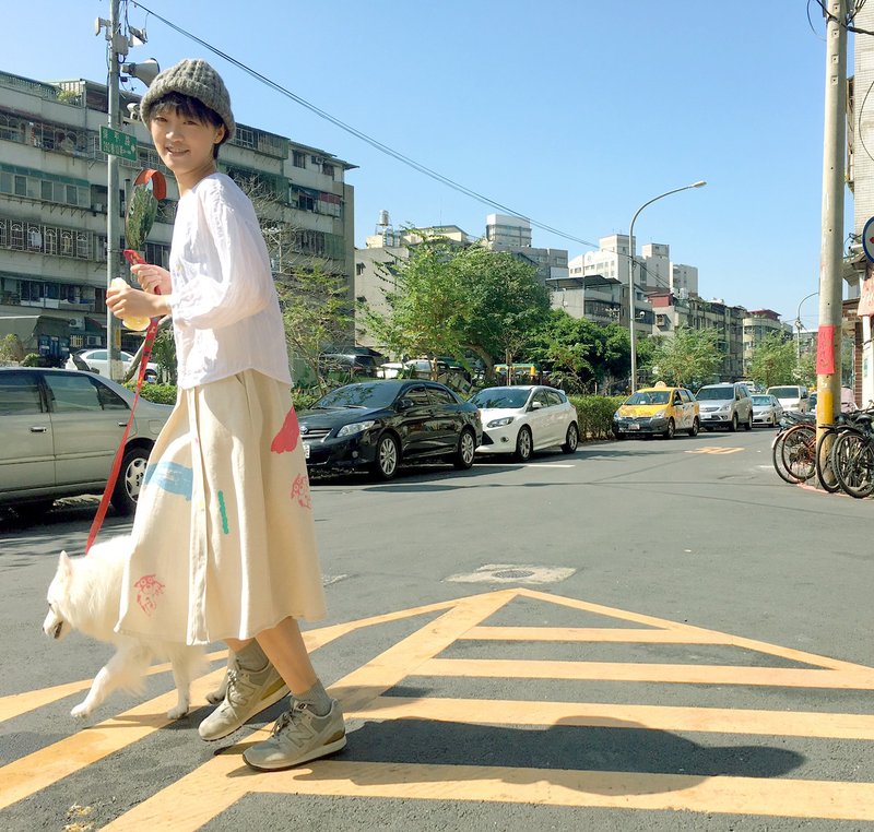 波浪、月亮、小狗打褶设计感彩色扣子手工绢印圆裙/ - 裙子 - 棉．麻 多色