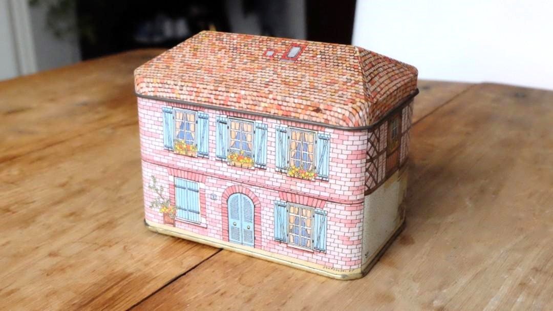 欧洲复古小屋铁盒 - 收纳用品 - 其他金属 多色