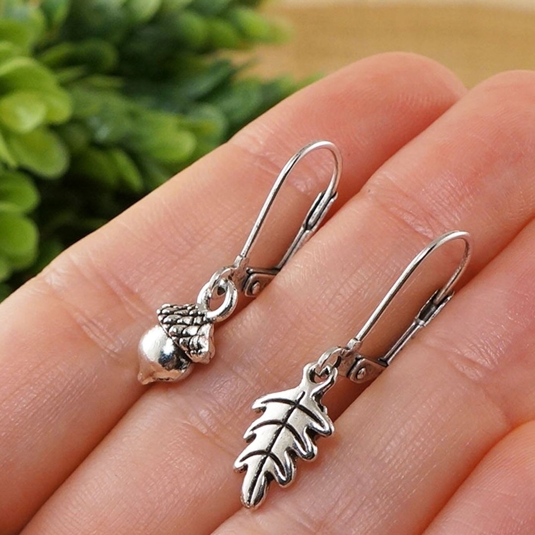Silver Acorn Oak Leaf Forest Woodland Dangle Mismatched Mono Earrings Jewelry - 耳环/耳夹 - 其他金属 银色