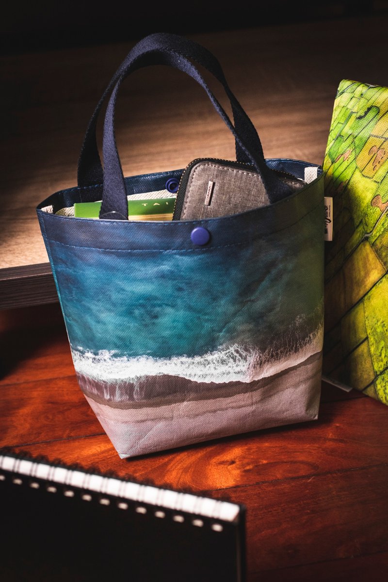 看见 齐柏林基金会 托特包 七星潭  文创商品 - 手提包/手提袋 - 其他金属 多色