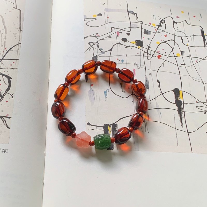 客制化//血珀手链 碧玉雕花桶珠 南红小花 订制 - 手链/手环 - 玉石 咖啡色