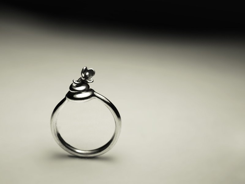 鲜花牛粪戒 - 戒指 - 其他金属 银色