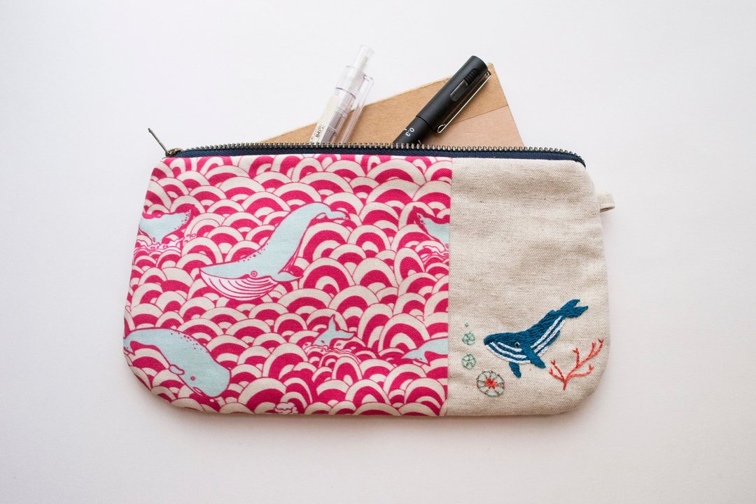 鯨魚 Whale of a time - Hand-Embroidered Zip Pouch - 皮夹/钱包 - 棉 多色