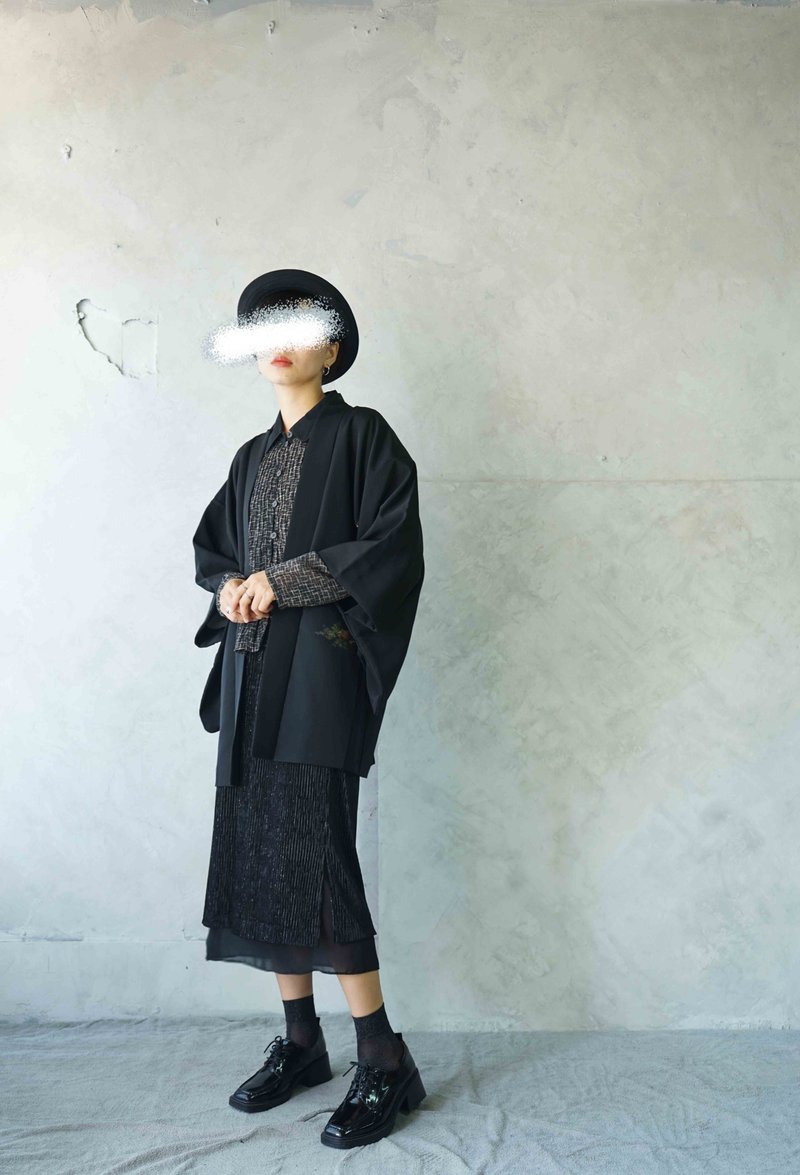 寻宝古着-黑色日式传统建筑织纹质感日本羽织和服 - 女装休闲/机能外套 - 丝．绢 黑色
