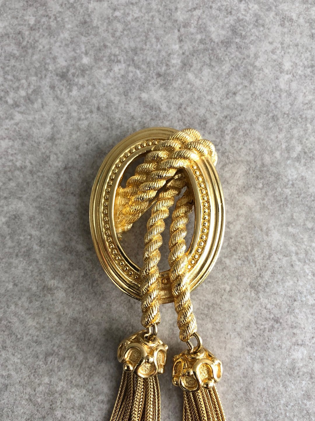 【日本直送 名牌中古包】Christian Dior 克里斯汀·迪奥 胸针 金色 流苏 椭圆形 vintage t5dyy3 - 胸针 - 其他材质 金色