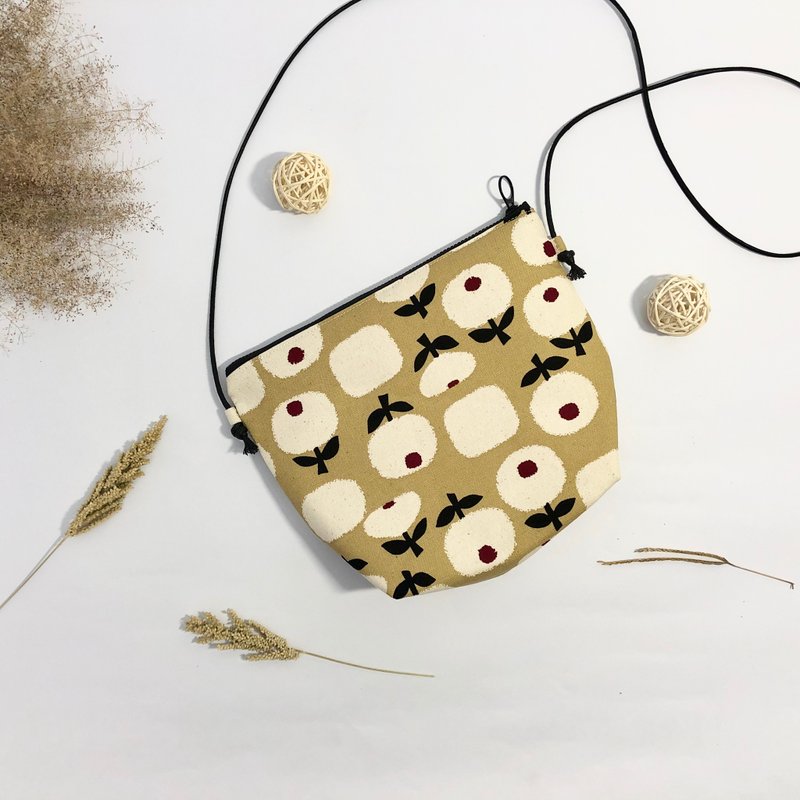 手作咖啡色花儿斜背包 旅行布包 - 侧背包/斜挎包 - 棉．麻 咖啡色