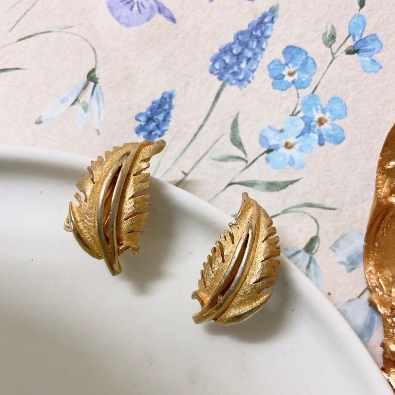 【西洋古董饰品】沙金叶脉羽毛 立体精致细腻纹理 耳环耳夹 - 耳环/耳夹 - 贵金属 金色