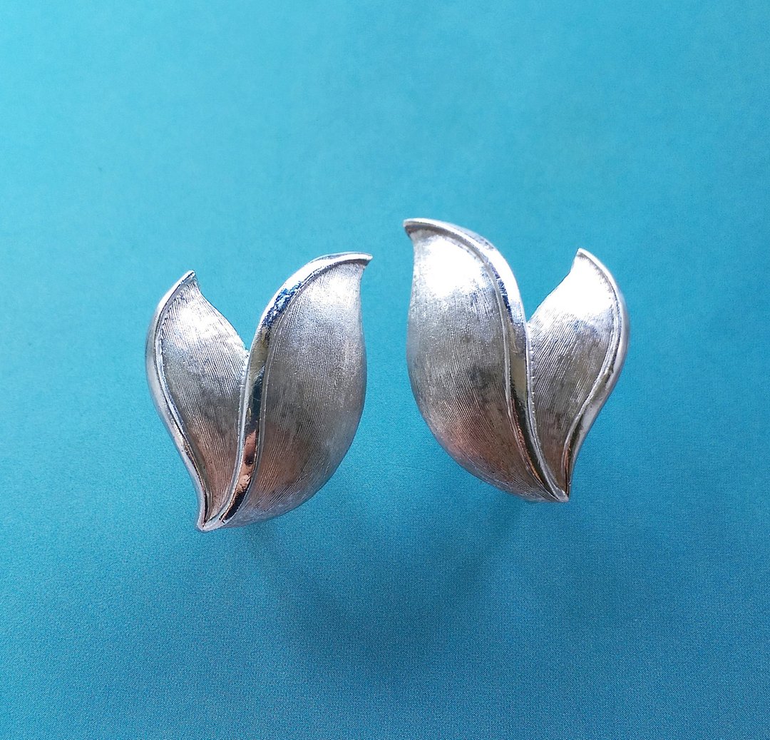 Vintage Jewelry 西洋古董饰品 TRIFARI 银色调 双叶 夹式耳环 - 耳环/耳夹 - 其他金属 银色