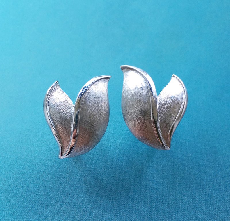 Vintage Jewelry 西洋古董饰品 TRIFARI 银色调 双叶 夹式耳环 - 耳环/耳夹 - 其他金属 银色