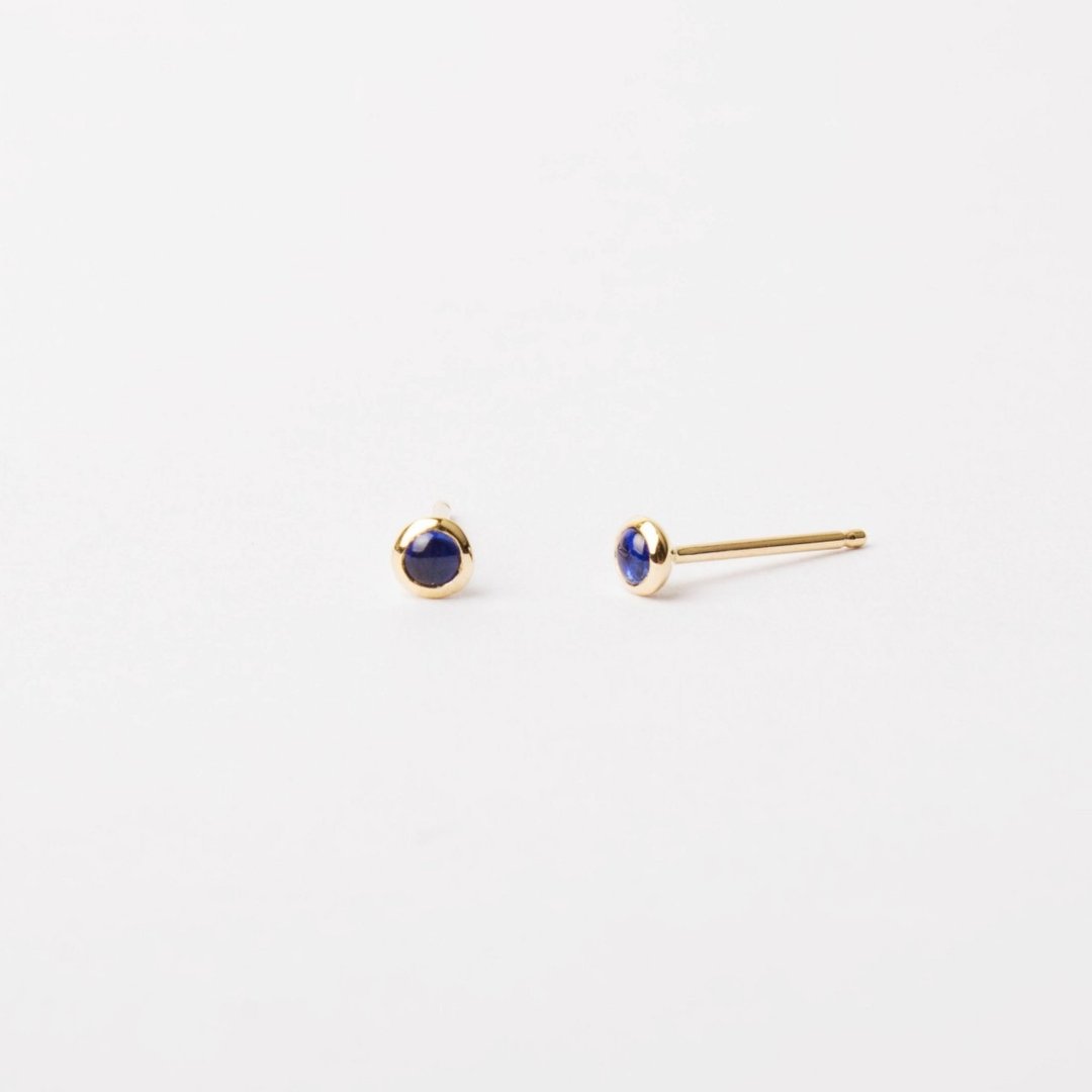 迷你天然蓝宝石包镶 纯 14K 金耳环 2.5mm - 耳环/耳夹 - 宝石 蓝色