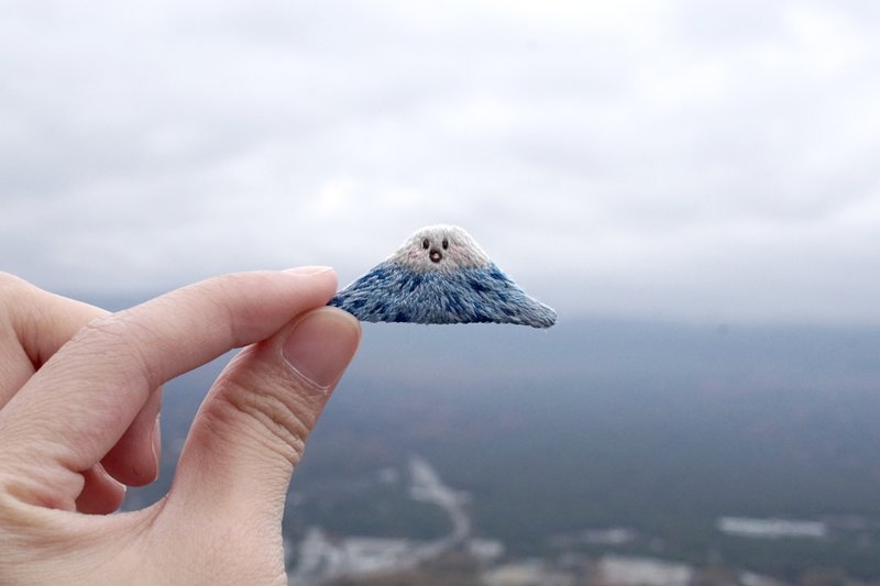 富士山刺绣扣针 - 胸针 - 绣线 蓝色