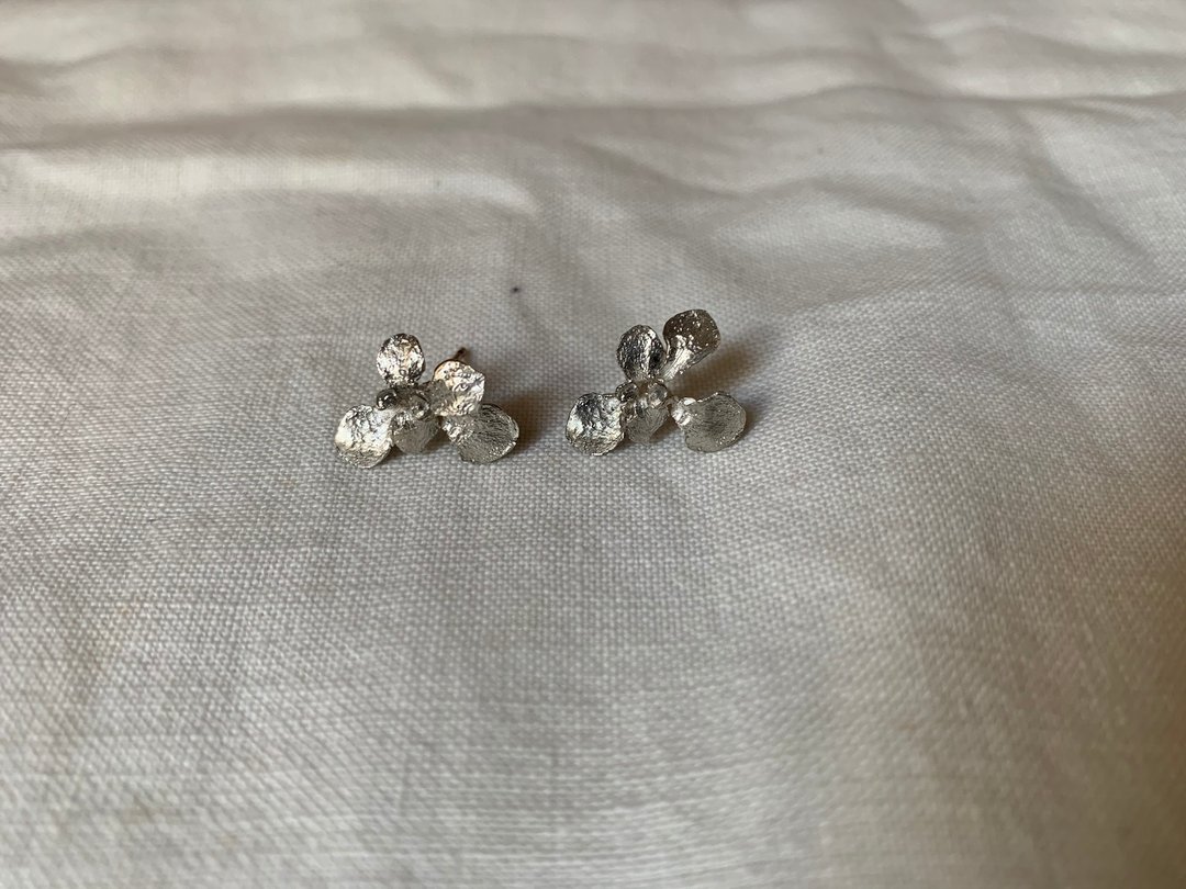 Wild flower earrings - 耳环/耳夹 - 银 银色
