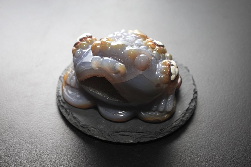 俏色带财眼玛瑙金蟾 开运/招财/防小人 - 摆饰 - 宝石 