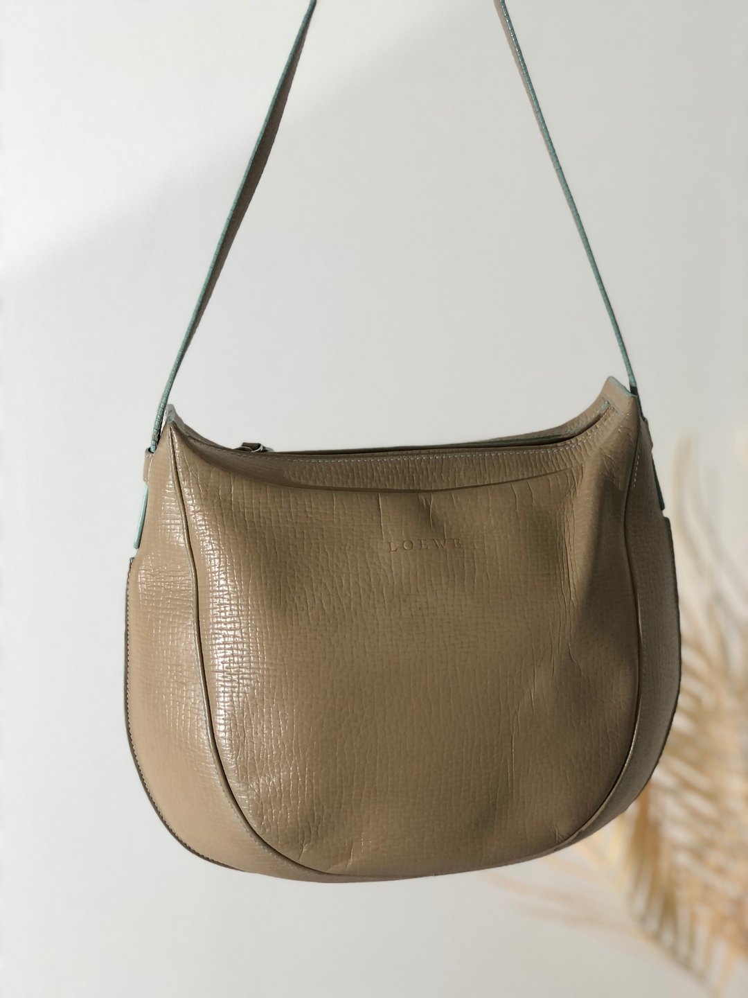 【日本直送，品牌二手包装】LOEWE标志压花压花皮革圆形手袋米色复古8yfnvw - 手提包/手提袋 - 真皮 咖啡色