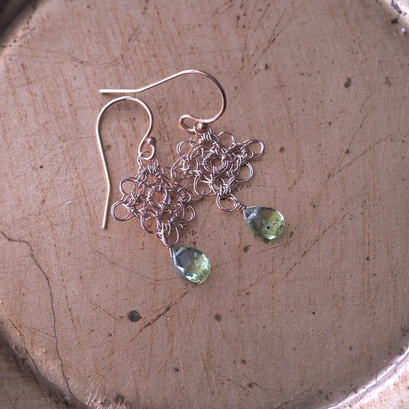 天然橄榄石 幸福手工勾织 小花耳环 Crochet Jewelry 14kgf Hook - 耳环/耳夹 - 半宝石 绿色