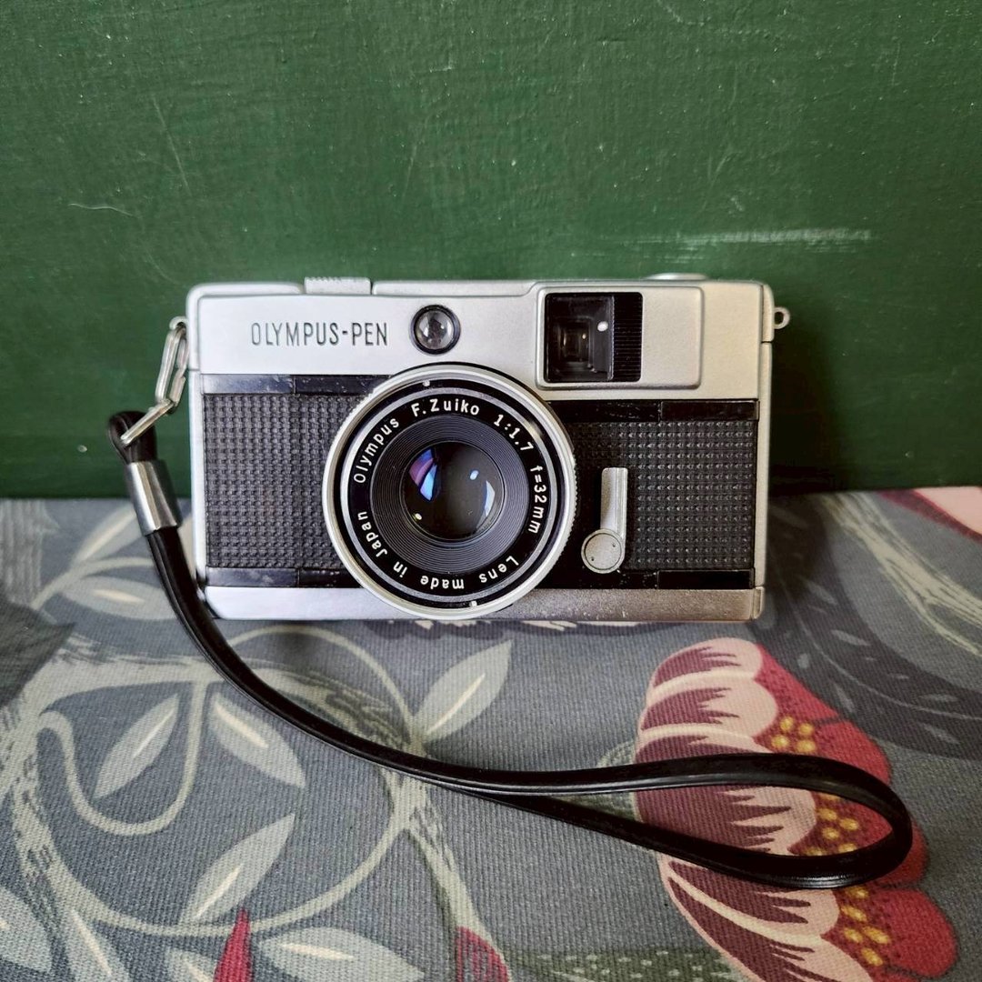 专业相机店 OLYMPUS PEN EED 32mm F1.7 底片半格机 (保固 30 天) - 相机 - 其他金属 黑色