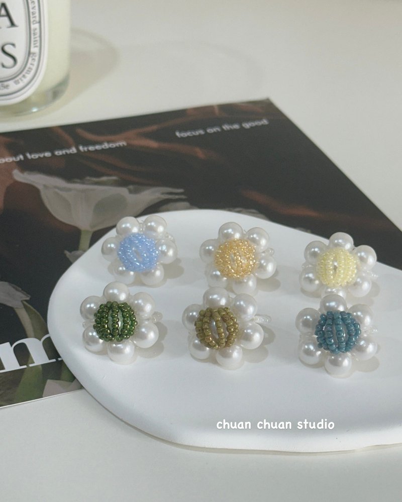 疗愈串串-日系甜美立体闪闪发亮花蕊南瓜纹花朵串珠戒指 - 戒指 - 其他材质 多色