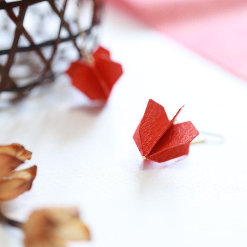 Ground Cherry earrings - 耳环/耳夹 - 纸 红色